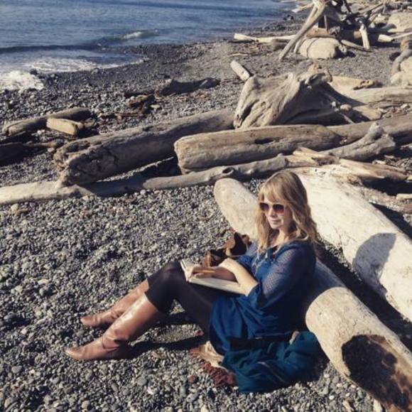 Meet your Posher, Alison - Picture 1 of 1